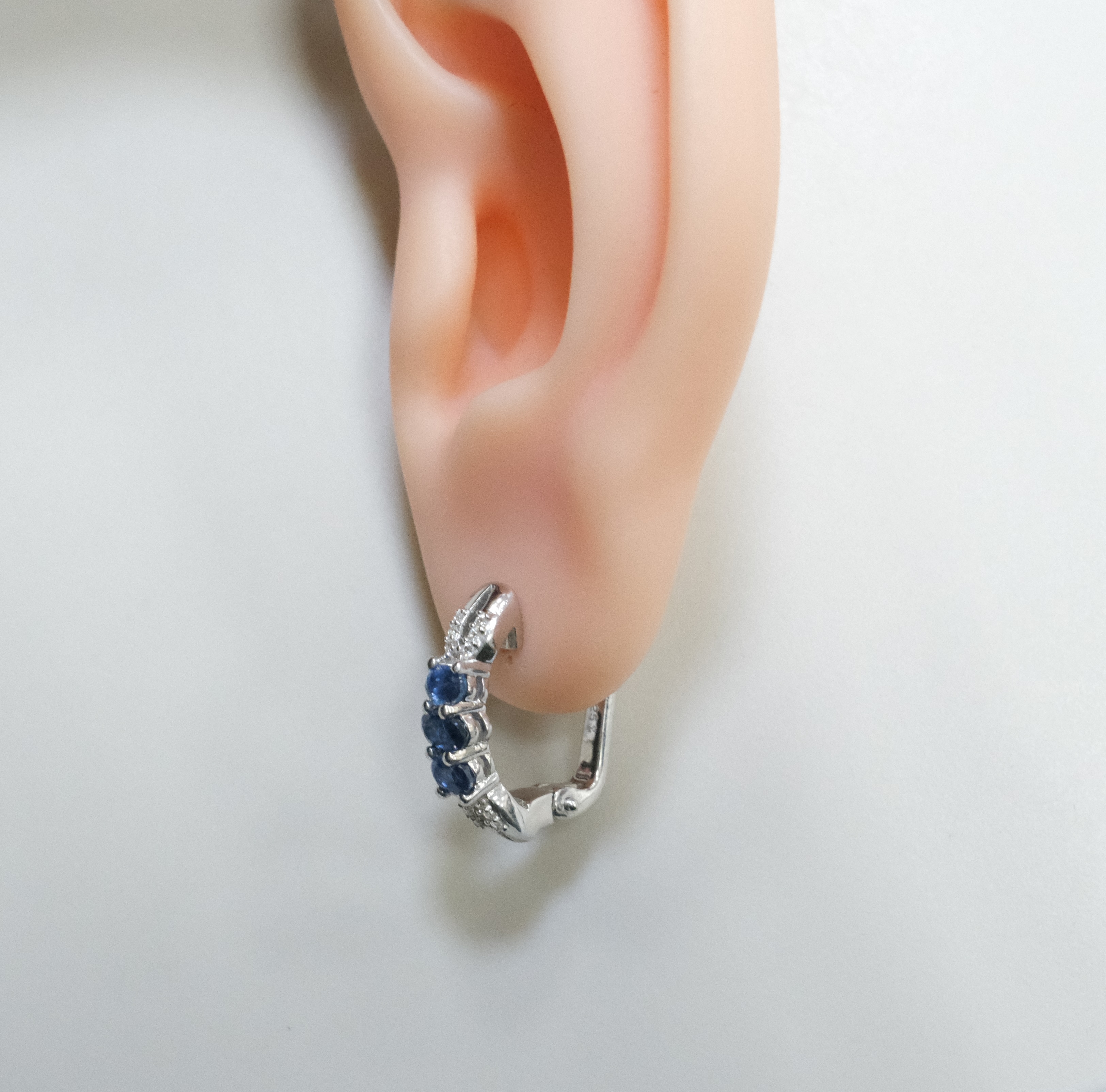 Серебряные серьги с сапфирами